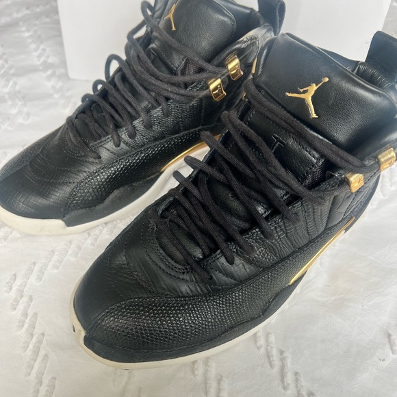 Women’s Air Jordon 12 Retro size 7 - Picture 4 of 16